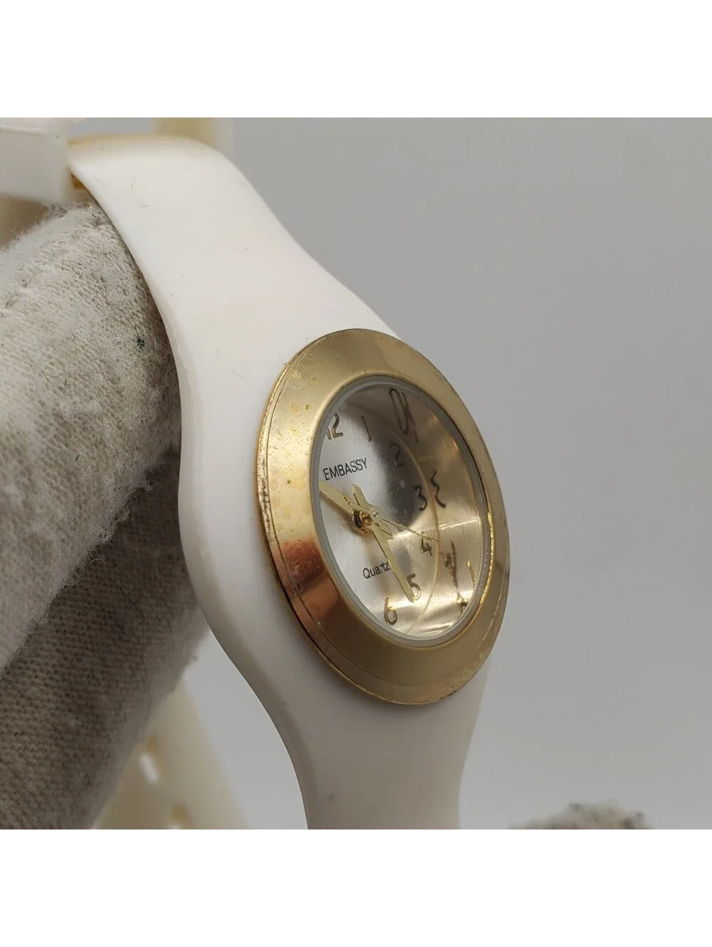 Embassy Quartz Womens Watch 30mm White/Gold Tone New Battery